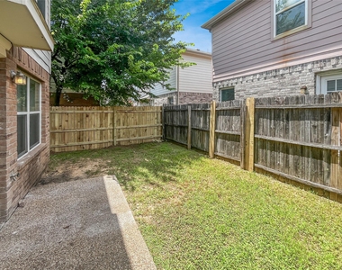 2325 Kingsway Drive - Photo Thumbnail 8