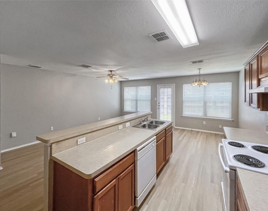 2325 Kingsway Drive - Photo Thumbnail 3