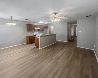 2325 Kingsway Drive - Photo Thumbnail 2