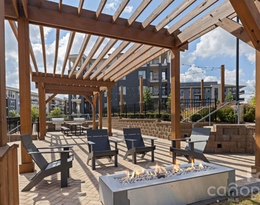 305 Prine Place - Photo Thumbnail 8