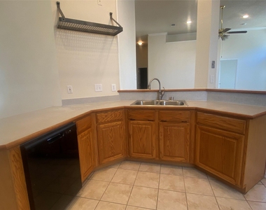 2917 Cheverny Drive - Photo Thumbnail 6