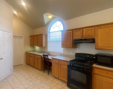 2917 Cheverny Drive - Photo Thumbnail 5