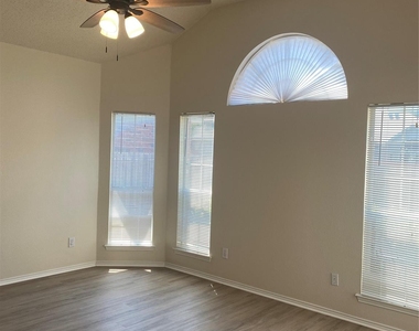 2917 Cheverny Drive - Photo Thumbnail 9