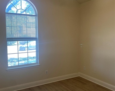 2917 Cheverny Drive - Photo Thumbnail 15