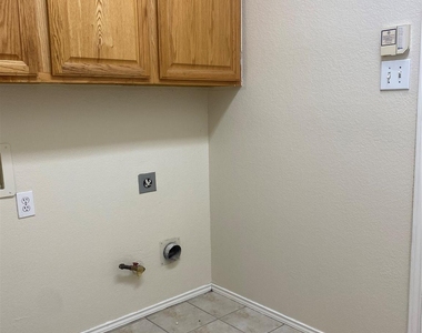 2917 Cheverny Drive - Photo Thumbnail 7