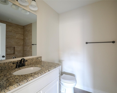 901 N Barrett Avenue - Photo Thumbnail 11