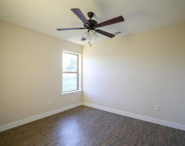 901 N Barrett Avenue - Photo Thumbnail 8