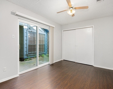 10627 Tall Oak Drive - Photo Thumbnail 11