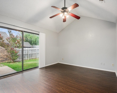 10627 Tall Oak Drive - Photo Thumbnail 8
