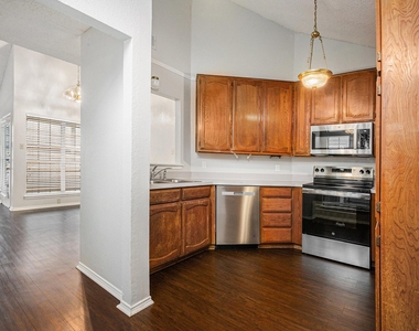 10627 Tall Oak Drive - Photo Thumbnail 4