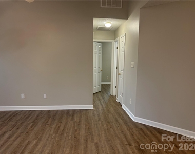4924 Aldersbrook Drive - Photo Thumbnail 19