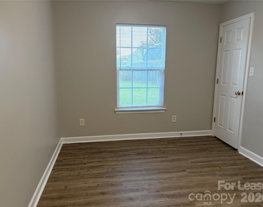 4924 Aldersbrook Drive - Photo Thumbnail 20