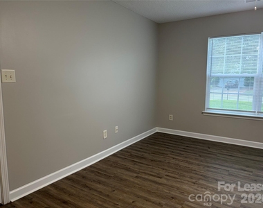 4924 Aldersbrook Drive - Photo Thumbnail 7