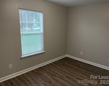 4924 Aldersbrook Drive - Photo Thumbnail 24