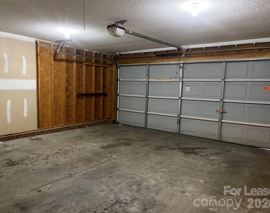 4924 Aldersbrook Drive - Photo Thumbnail 10