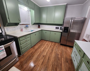 3533 Binyon Avenue - Photo Thumbnail 5