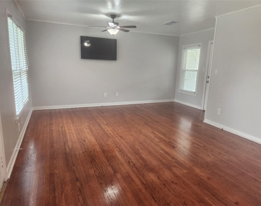 3533 Binyon Avenue - Photo Thumbnail 10