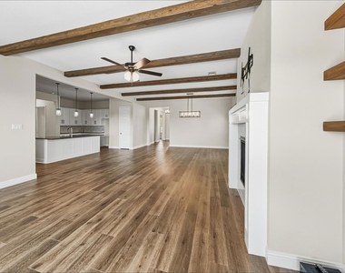 1073 Fleetwood Drive - Photo Thumbnail 3