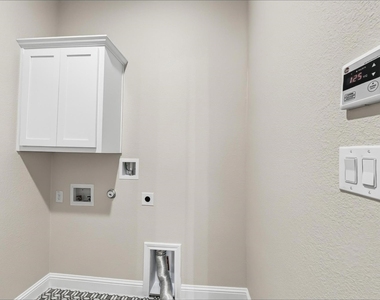 1073 Fleetwood Drive - Photo Thumbnail 21