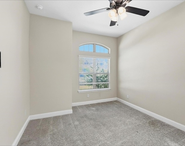 1073 Fleetwood Drive - Photo Thumbnail 12