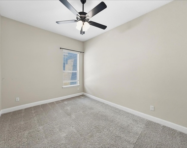 1073 Fleetwood Drive - Photo Thumbnail 13