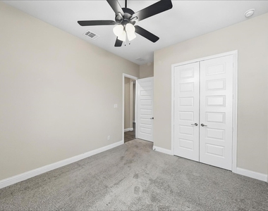 1073 Fleetwood Drive - Photo Thumbnail 15