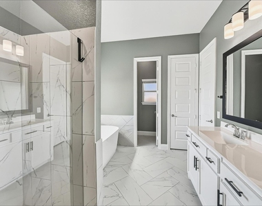 1073 Fleetwood Drive - Photo Thumbnail 9
