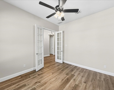 1073 Fleetwood Drive - Photo Thumbnail 19