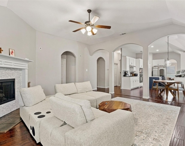 887 Woodrow Drive - Photo Thumbnail 6