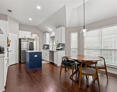 887 Woodrow Drive - Photo Thumbnail 8
