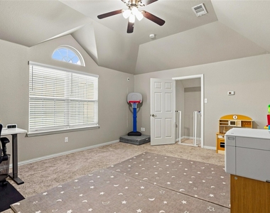 887 Woodrow Drive - Photo Thumbnail 20