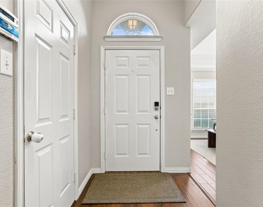 887 Woodrow Drive - Photo Thumbnail 2