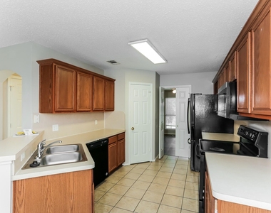 1146 Finch Circle - Photo Thumbnail 5