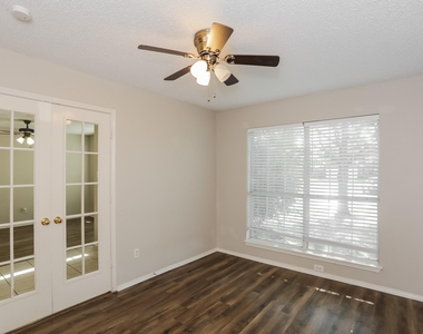 1146 Finch Circle - Photo Thumbnail 4