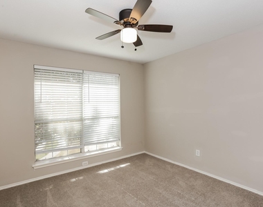 1146 Finch Circle - Photo Thumbnail 10