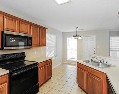 1146 Finch Circle - Photo Thumbnail 6