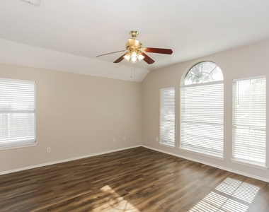 1146 Finch Circle - Photo Thumbnail 8