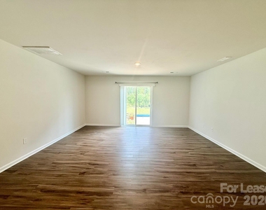 2834 Oldfield Drive - Photo Thumbnail 5