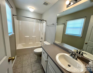 16854 Bridgeton Drive - Photo Thumbnail 6