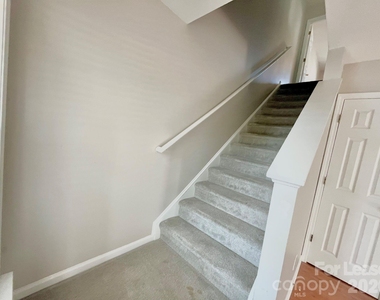 16854 Bridgeton Drive - Photo Thumbnail 4