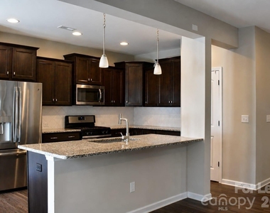 4320 Staffordshire Lane - Photo Thumbnail 3