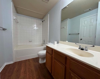 813 Betty Court - Photo Thumbnail 12