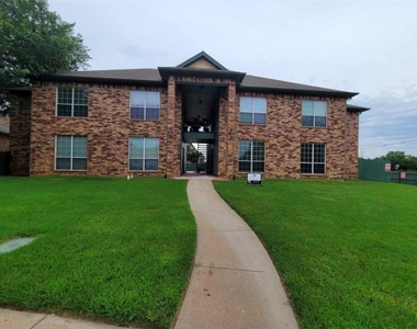 813 Betty Court - Photo Thumbnail 1