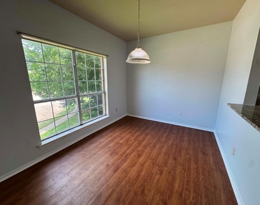 813 Betty Court - Photo Thumbnail 6
