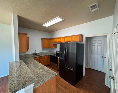 813 Betty Court - Photo Thumbnail 5