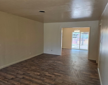 1685 N Willis Street - Photo Thumbnail 2