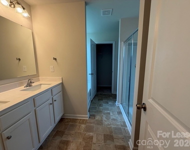9002 Foxcroft Drive - Photo Thumbnail 15