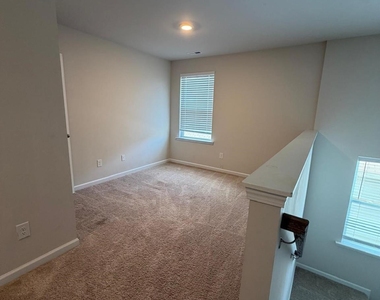 9002 Foxcroft Drive - Photo Thumbnail 18