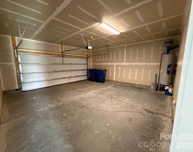 9002 Foxcroft Drive - Photo Thumbnail 22