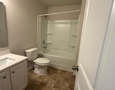 9002 Foxcroft Drive - Photo Thumbnail 14